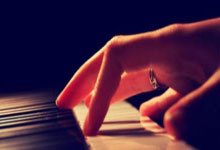 字母半场21+5+4,三次犯规下场后雄鹿领先优势被蚕食.:超凡国际